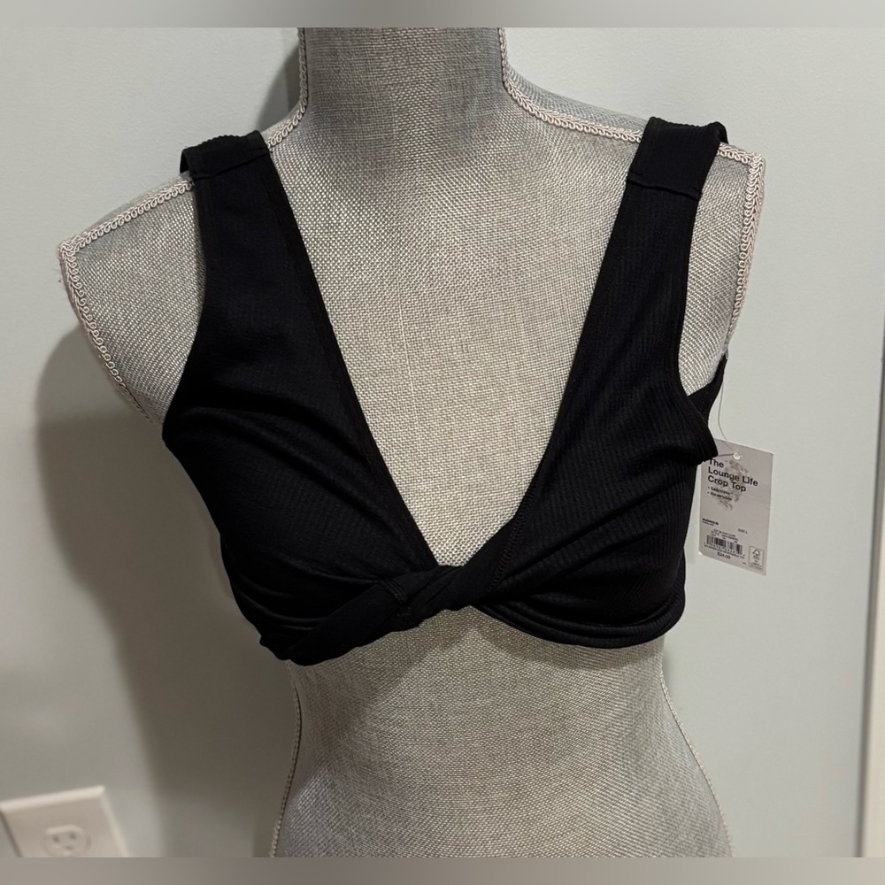 NWT So "The Lounge Life" Black Ribbed Twist
Front Crop Top Sz Large